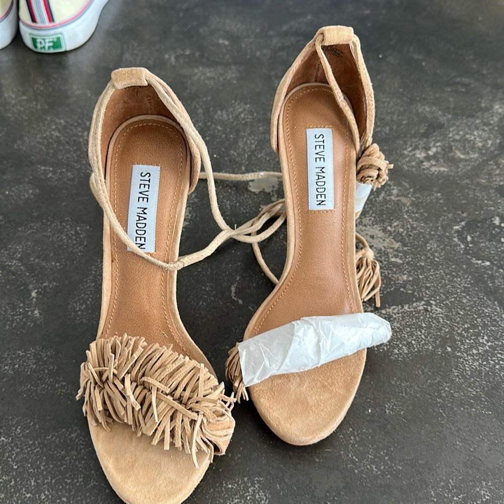 Steve Madden never worn high heel size 6.5 in tan